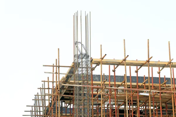 İnşaat alanı iskelesi, fotoğrafın kapatılması.