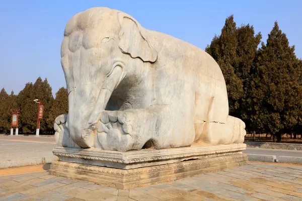 Çin antik fil heykelleri