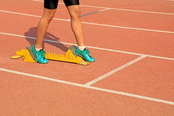 başlangıç bloğu ve kısa mesafe çalıştırıcı