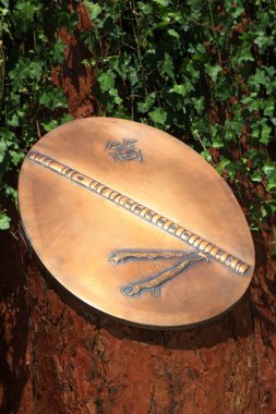 Parktaki bakır heykel