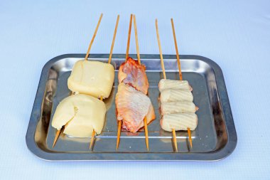 Orijinal tavuk ve buğulanmış brea malzemesi.