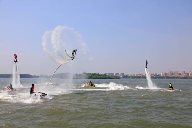 Tangshan - 19 Haziran: Su püskürtme özel efekt performansı, 19 Haziran 2016, Tangshan şehri, Çin