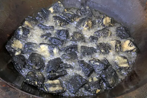 Çok kızartılmış mayalanmış tofu.