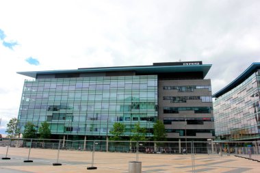 Manchester - 27 Temmuz 2016: Manchester 'daki British Broadcasting Corporation (BBC) genel merkezi, İngiltere.