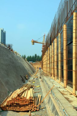 İnşaat alanlarında ahşap parantez