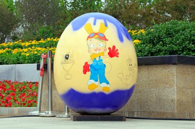 Eg üzerinde çizgi film karakterleri