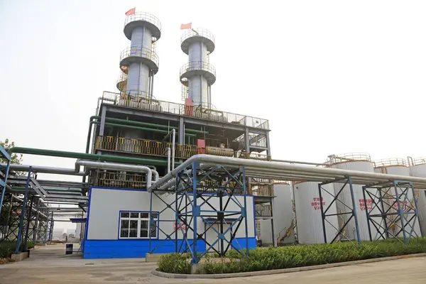 Damıtma ekipmanları ve yağ depolama teni