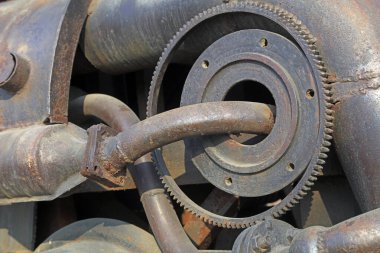 Mekanik cihaz, dairesel egzoz borusu.