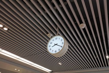 Metro istasyonları için saatler ve saatler