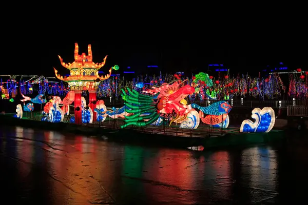 ejderha botu şeklindeki fener