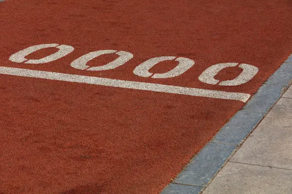 Plastik runwa üzerinde numaralar