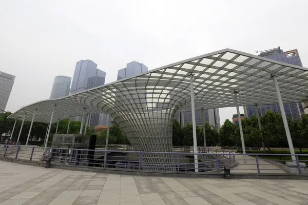 Parks, Şangay, Çin 'de deforme Metal Çerçeve Yapıları