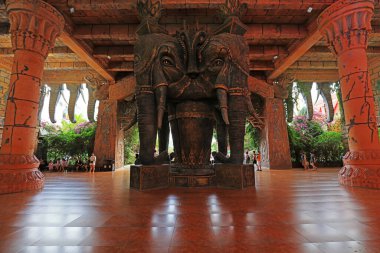 Sanya Şehri, Çin - 31 Mart: Parktaki dev fil heykelleri, Sanya Şehri, Hainan Eyaleti, Çin