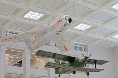 Pekin - 28 Haziran 2019: Savaşçılar havada asılı, Çin Halk Devrimci Askeri Müzesi, Pekin, Çin