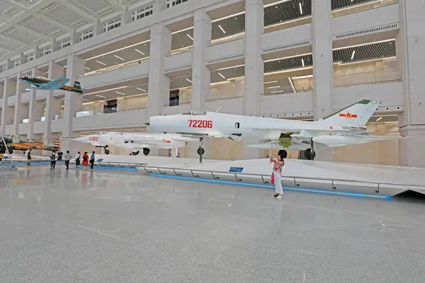 Pekin - 28 Haziran 2019: Çin yapımı savaş uçağı, Çin Halk Devrimci Askeri Müzesi, Pekin, Çin