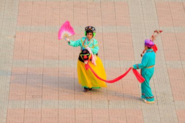 LUANNAN COUNTY - 7 Mart: geleneksel Çin tarzı Yanko dans gösterileri 7 Mart 2015 tarihinde, Luannan County, Hebei Eyaleti, Chin