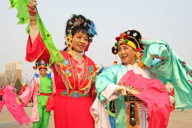 LUANNAN COUNTY - 7 Mart: geleneksel Çin tarzı Yanko dans gösterileri 7 Mart 2015 tarihinde, Luannan County, Hebei Eyaleti, Chin