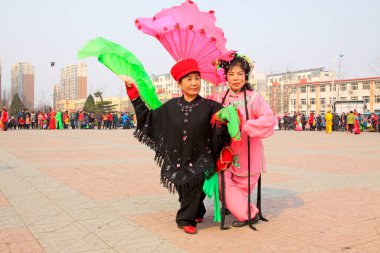 LUANNAN COUNTY - 7 Mart: geleneksel Çin tarzı Yanko dans gösterileri 7 Mart 2015 tarihinde, Luannan County, Hebei Eyaleti, Chin