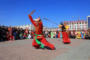 Luannan County - 17 Şubat 2019: Çin halk dansları Yangko gösterisi, Luannan County, Hebei Eyaleti, Çin