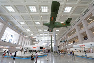 Pekin - 28 Haziran 2019: Sergi salonunda savaşçılar ve füzeler, Çin Halk Devrimci Askeri Müzesi, Pekin, Çin