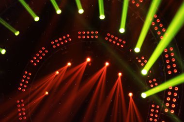 Sahne aydınlatma etkisi karanlıkta