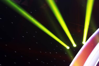 Sahne aydınlatma etkisi karanlıkta