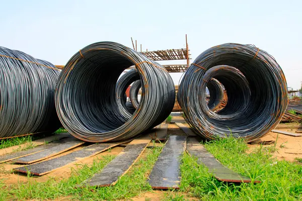 Oksitlenme paslı güçlendirilmiş çelik çubuk, fotoğrafa yakın çekim