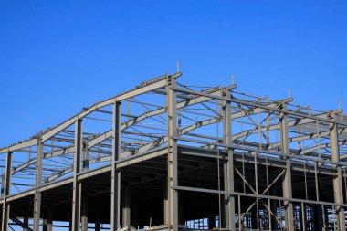 Atölye çelik yapısı, fotoğrafa yakın çekim.