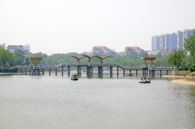 Bir su parkının manzarası, fotoğrafa yakın çekim.