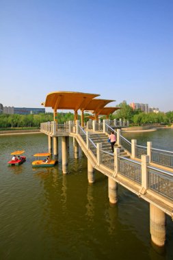 Bir su parkının manzarası, fotoğrafa yakın çekim.