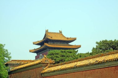 Qing Hanedanlığı 'nın Doğu Kraliyet Mezarlığı' ndaki Çin antik mimari manzarası.