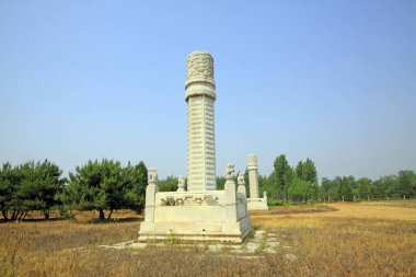 Çin antik taş tableti Çin 'de Qing Hanedanlığı' nın Doğu Kraliyet Mezarları 'nda.