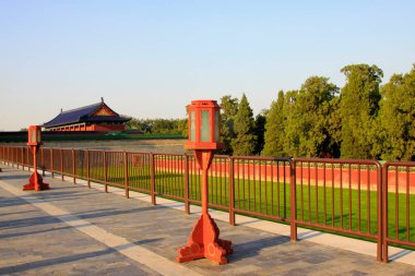 Pekin tiantan parkı ağaçlık lambalar ve fenerler