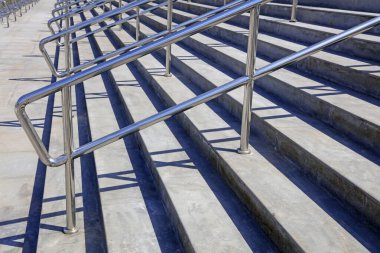 Merdivenler ve paslanmaz çelik korkuluklar