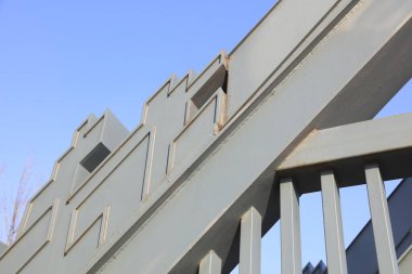 Çelik kiriş yapısı, fotoğrafa yakın çekim.