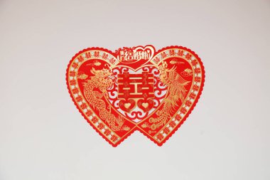 Duvarda Kalp şeklinde Çifte Mutluluk Karakterleri