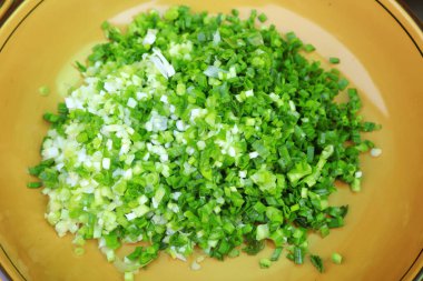 Mutfakta soğan var.