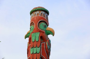 Parktaki tahta totem direkleri, Çin