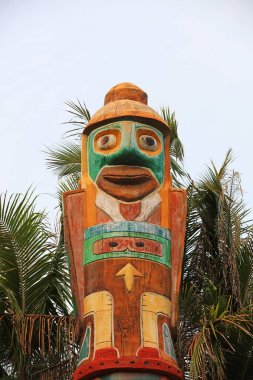 Parktaki tahta totem direkleri, Çin