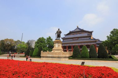Guangzhou, Çin - 5 Nisan 2019: Zhongshan Memorial Hall 'da Sun Yat-sen Heykeli, Guangzhou, Guangdong Eyaleti, Çin