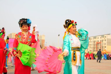 LUANNAN COUNTY - 7 Mart: geleneksel Çin tarzı Yanko dans gösterileri 7 Mart 2015 tarihinde, Luannan County, Hebei Eyaleti, Chin