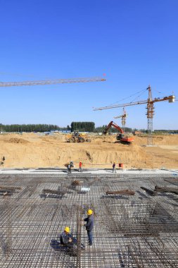 İnşaat alanı sahnesi, fotoğrafa yakın çekim.