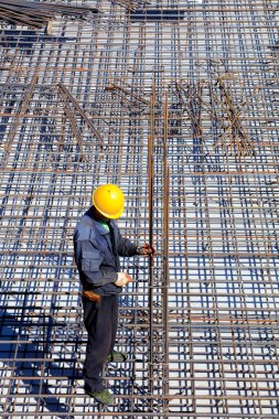 İnşaat alanındaki çelik kumaş.