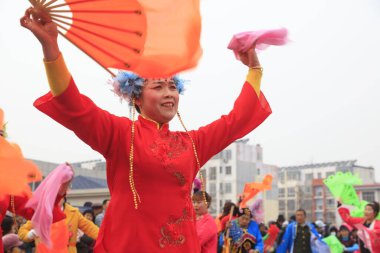 Luannan County - 7 Şubat 2017: Çinli Yangko performansı, Luannan County, Hebei Eyaleti, Chin