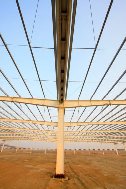 Bir fabrikada çelik yapı manzarası