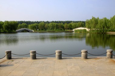 Taş ve zincirler, fotoğrafa yakın çekim.