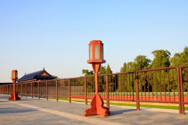 Pekin tiantan parkı ağaçlık lambalar ve fenerler