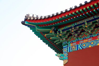 Çin tarzı tapınak saçakları