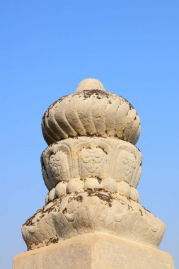 beyaz mermer korkuluklar kemer köprüsü