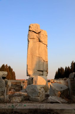 Eski Çin 'in kırık taş tabletleri.